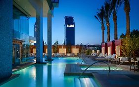 Luxury Suites At Palms Place